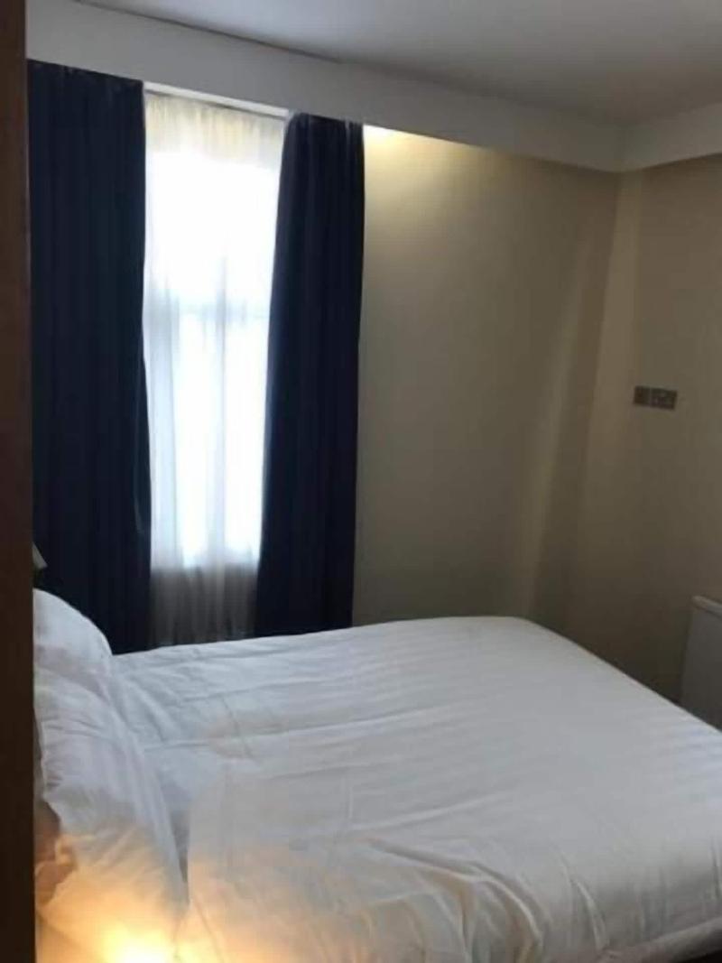 Corona Hotel Sheffield Meadowhall image
