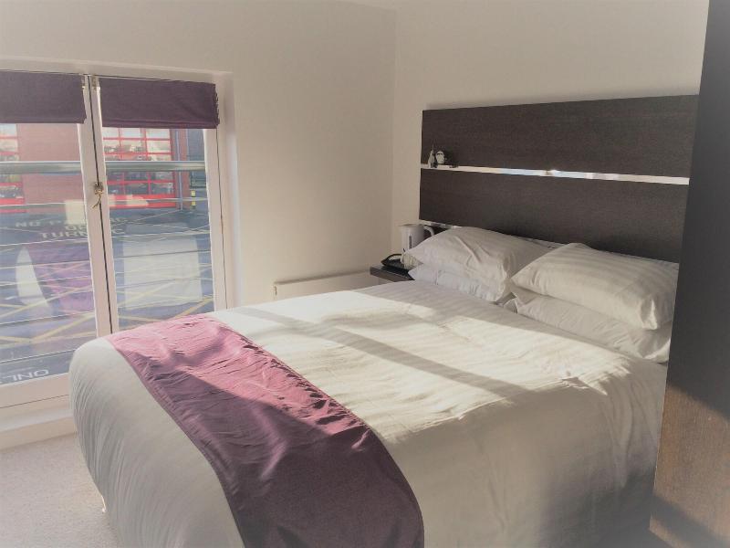 Kings Park Hotel image