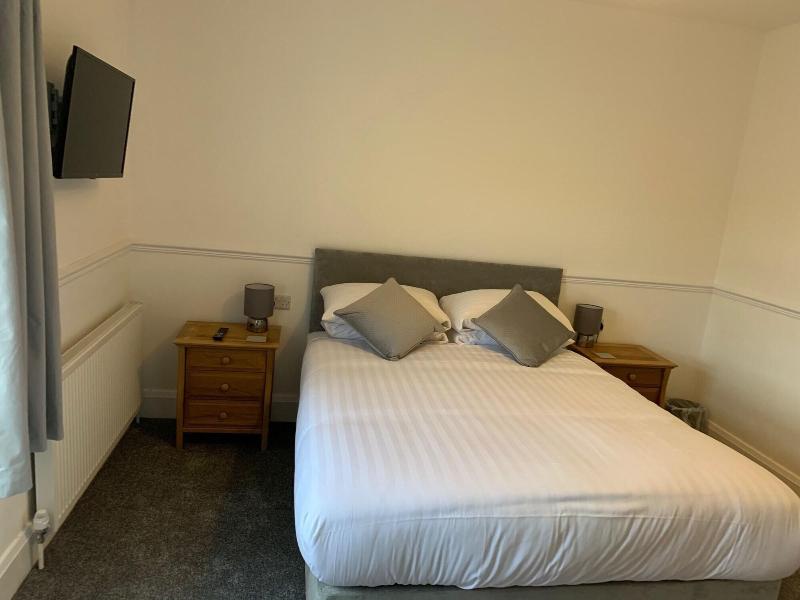 Kings Park Hotel image