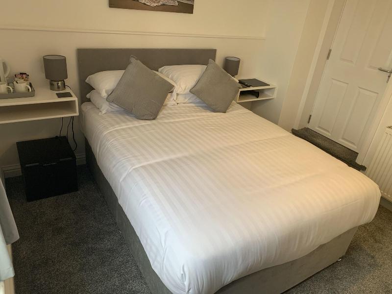 Kings Park Hotel image