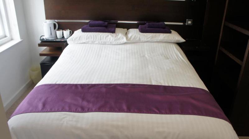 Kings Park Hotel image