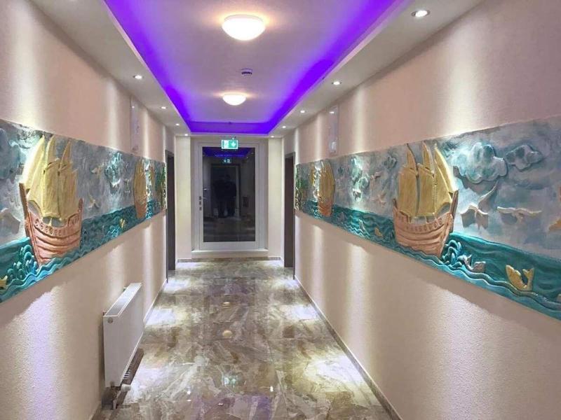 Hotel Babylon image