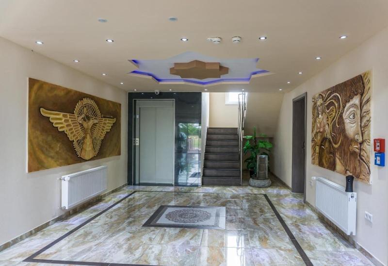 Hotel Babylon image