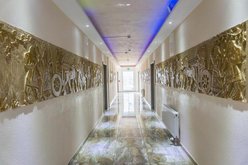 Hotel Babylon image