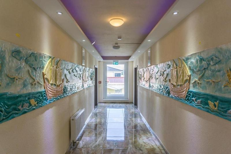 Hotel Babylon image