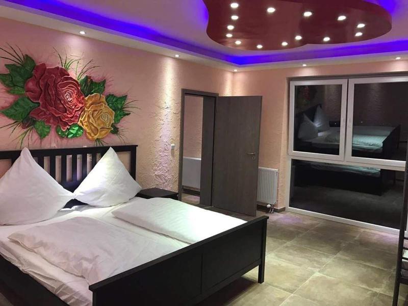 Hotel Babylon image