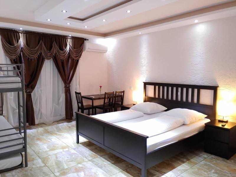 Hotel Babylon image
