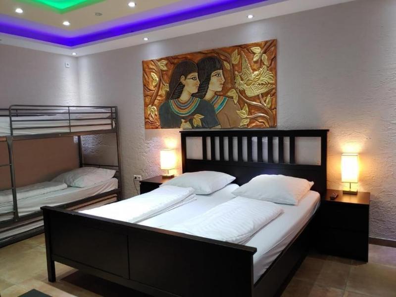 Hotel Babylon image