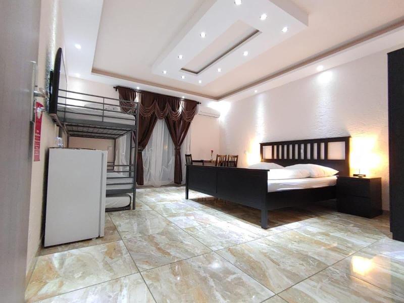 Hotel Babylon image