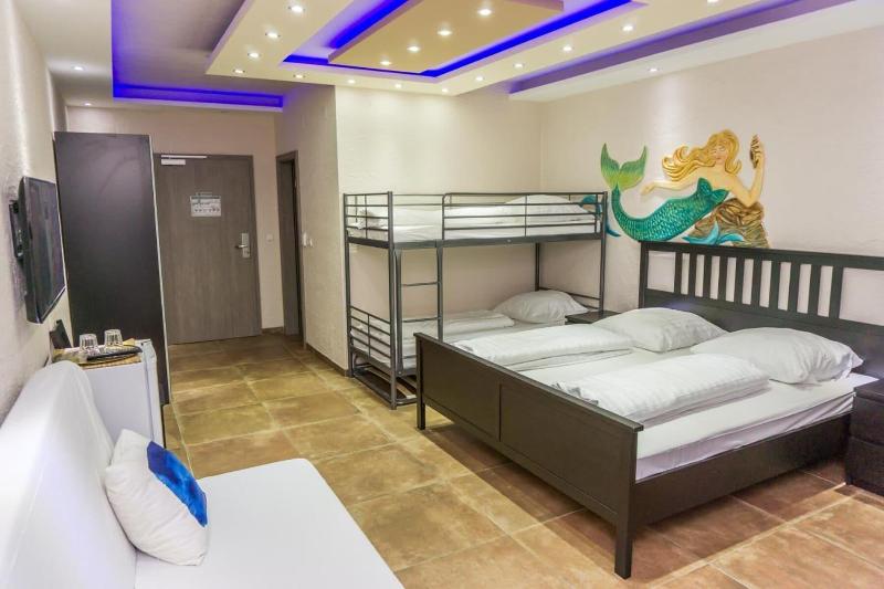 Hotel Babylon image