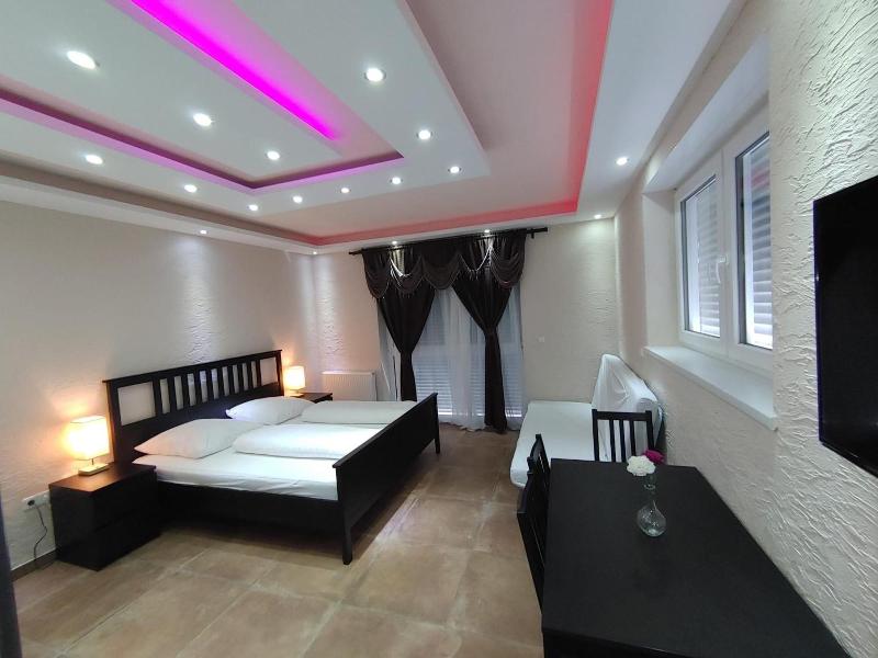 Hotel Babylon image