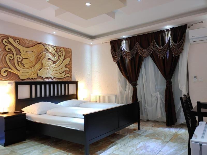 Hotel Babylon image