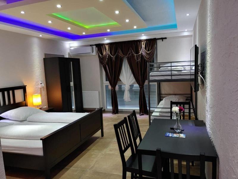 Hotel Babylon image