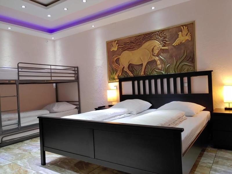 Hotel Babylon image