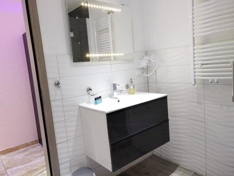 Hotel Babylon image