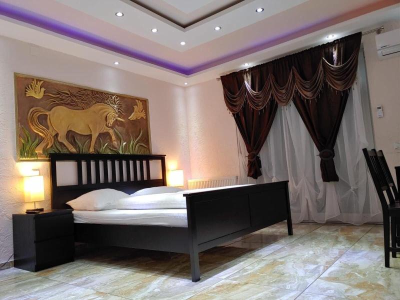 Hotel Babylon image