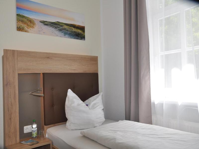 Hotel Pension Zum Alten Fährhaus image