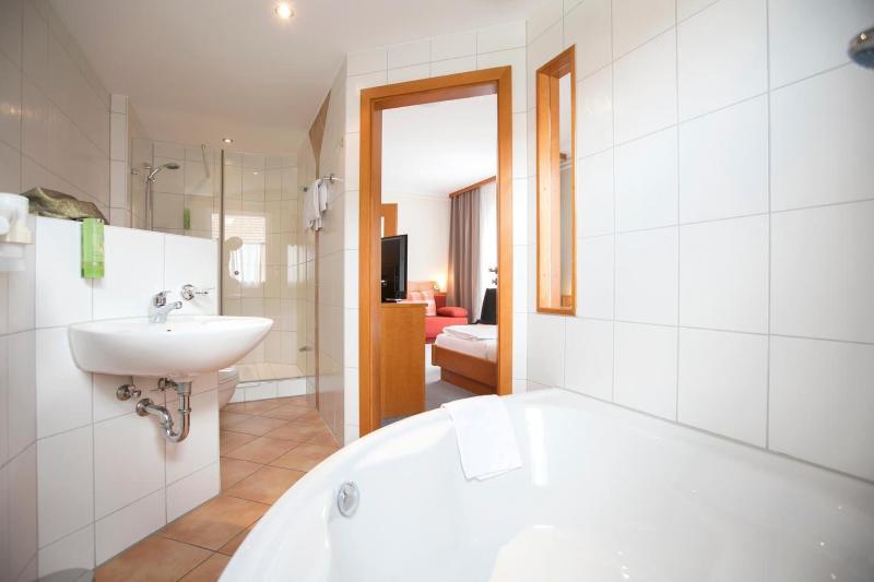 Neumaiers Hirsch Gasthof & Landhotel image