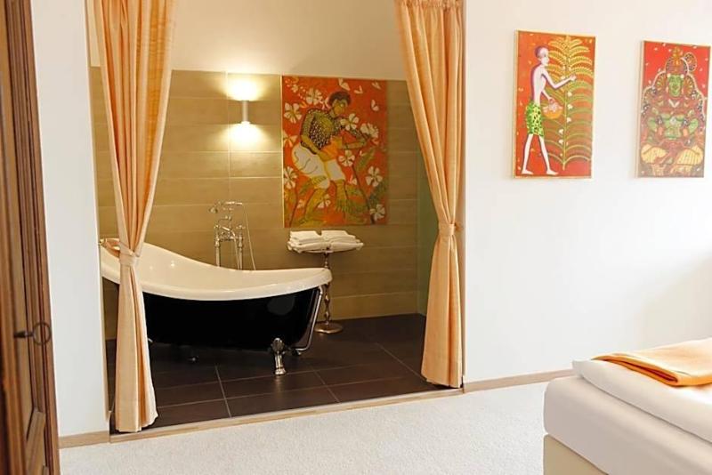 Schlosshotel Kirchberg image