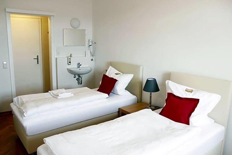 Schlosshotel Kirchberg image