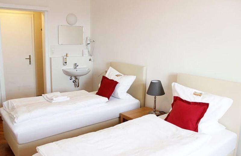 Schlosshotel Kirchberg image