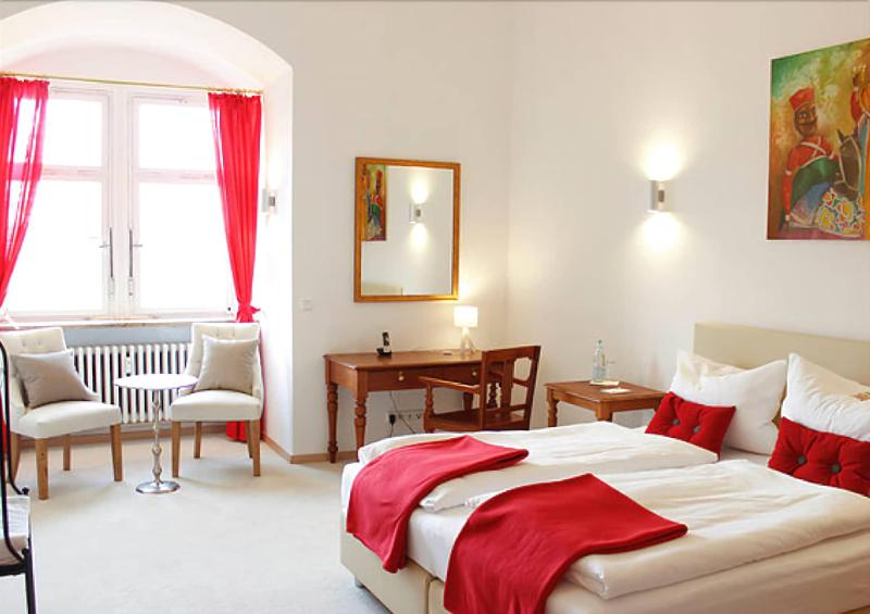 Schlosshotel Kirchberg image