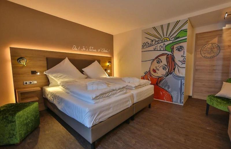 Sonnenhotel Weingut Römmert image