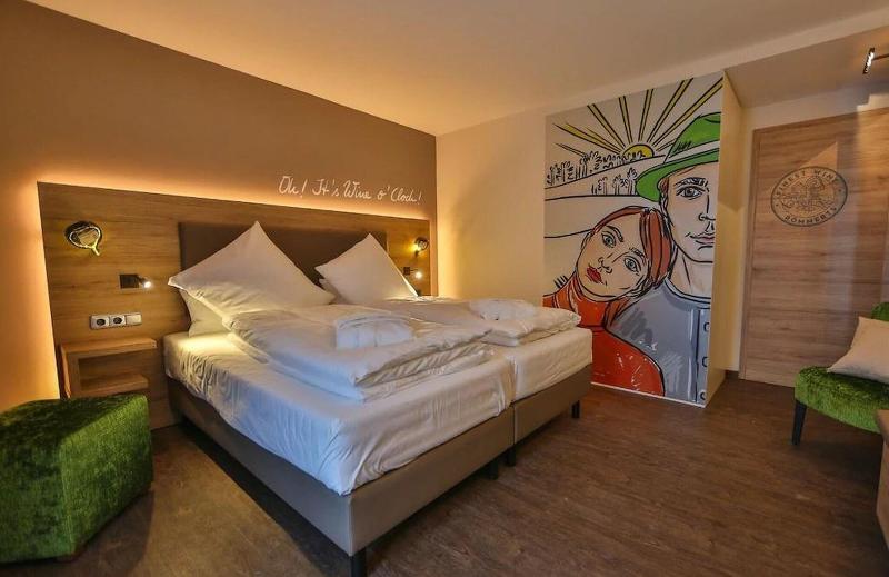 Sonnenhotel Weingut Römmert image