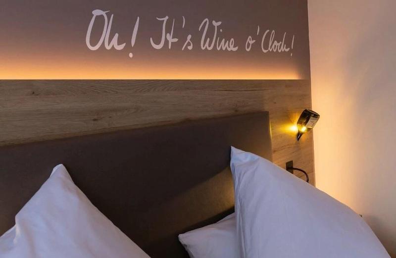 Sonnenhotel Weingut Römmert image