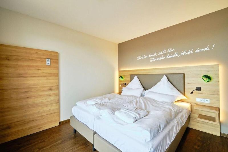 Sonnenhotel Weingut Römmert image