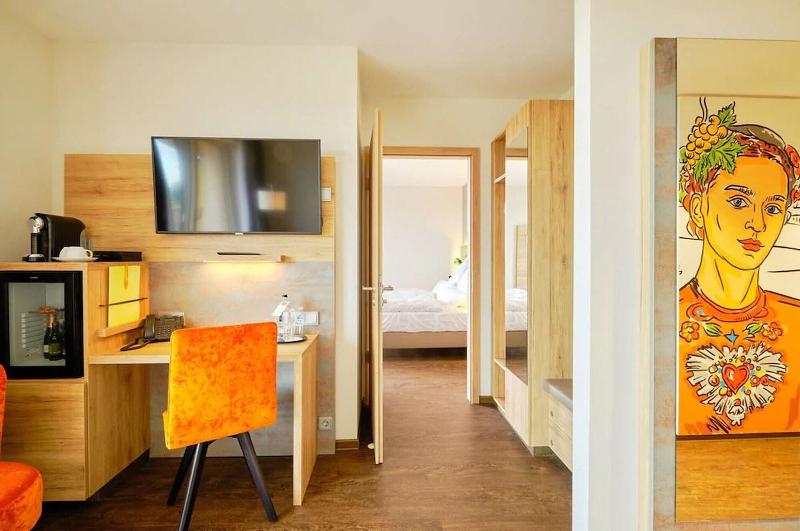 Sonnenhotel Weingut Römmert image