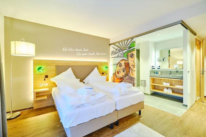 Sonnenhotel Weingut Römmert image