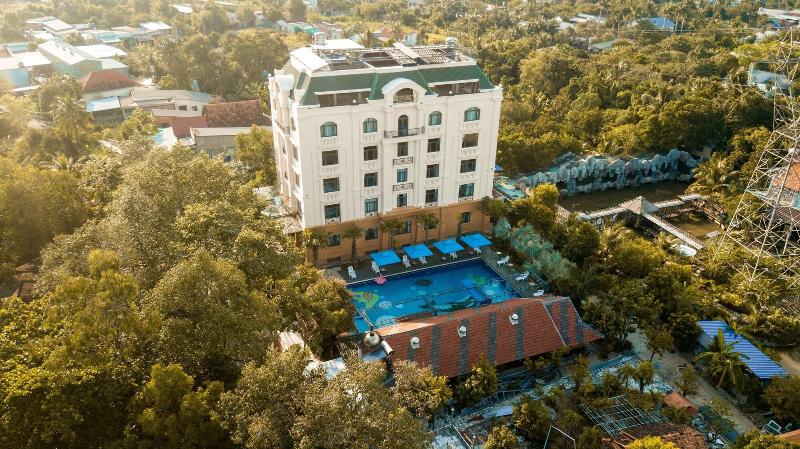Golden Emerald Resort image