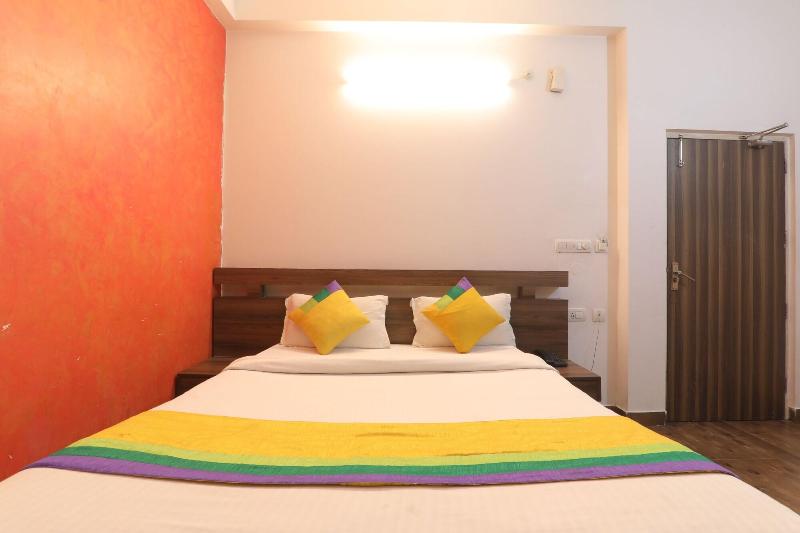 Fabhotel Global Inn image