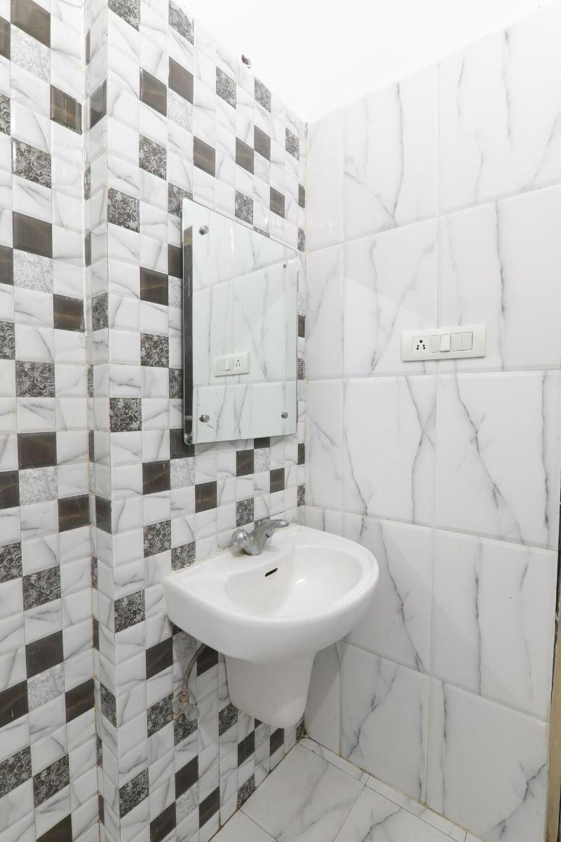 Fabhotel Global Inn image
