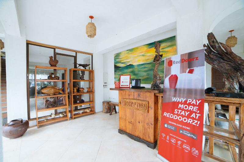RedDoorz @ Sabang Beach Baler