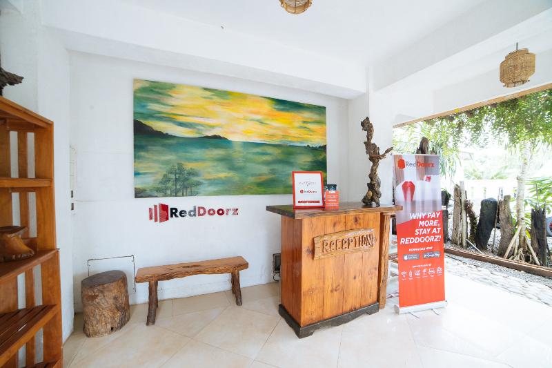 RedDoorz @ Sabang Beach Baler