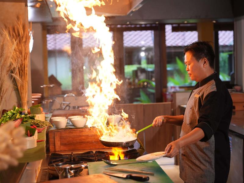 Grand Mercure Khao Lak Bangsak image