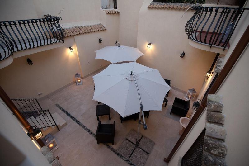 Italiana Resort Maniace image