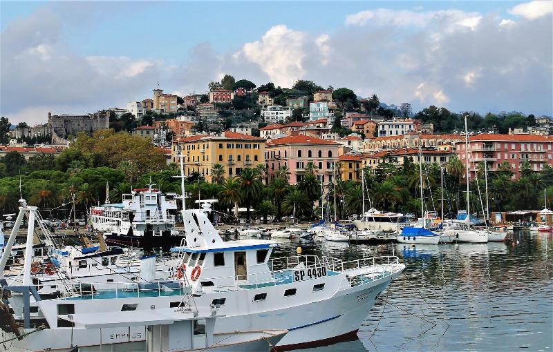Golfo Della Luna image
