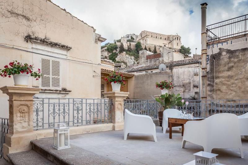Palazzo Montalbano image