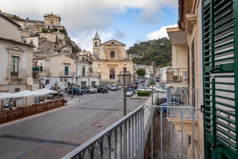 Palazzo Montalbano image