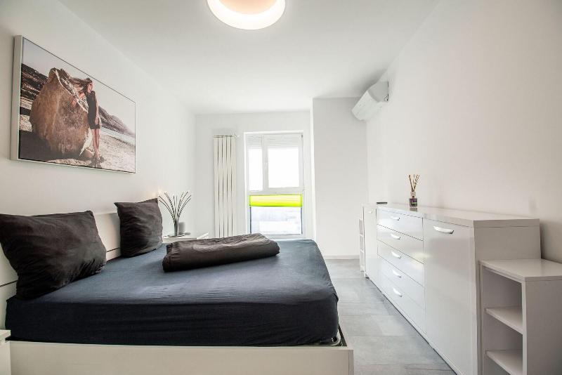 Luxury Westpark 2 Residence Lake View W2 image