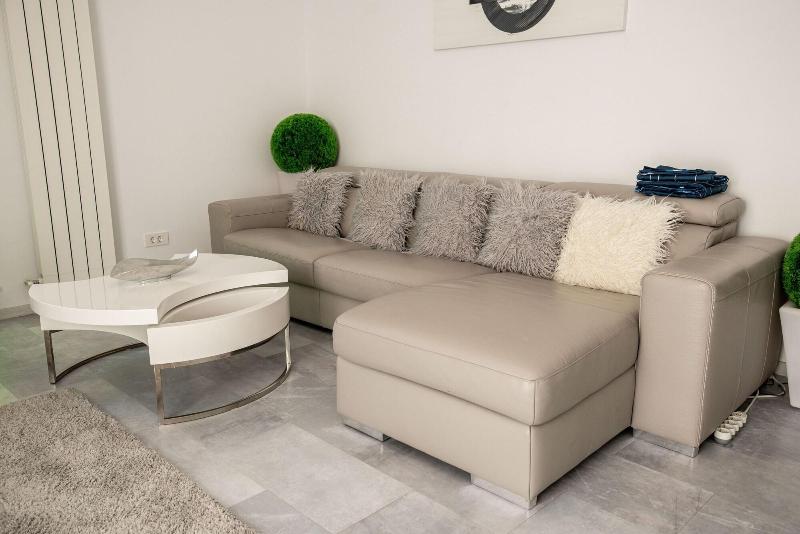 Luxury Westpark 2 Residence Lake View W2 image