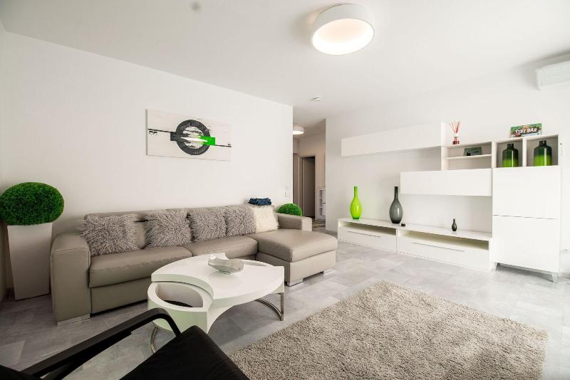 Luxury Westpark 2 Residence Lake View W2 image