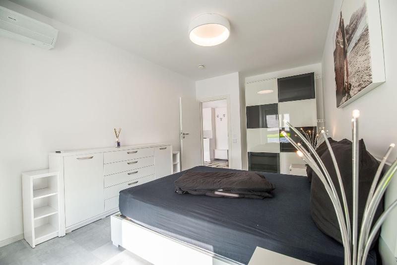 Luxury Westpark 2 Residence Lake View W2 image