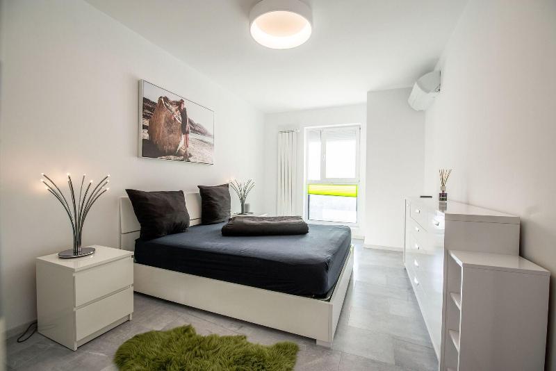 Luxury Westpark 2 Residence Lake View W2 image
