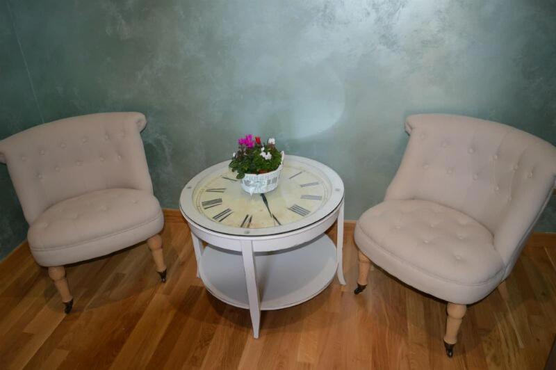 B&B Jolie Center image