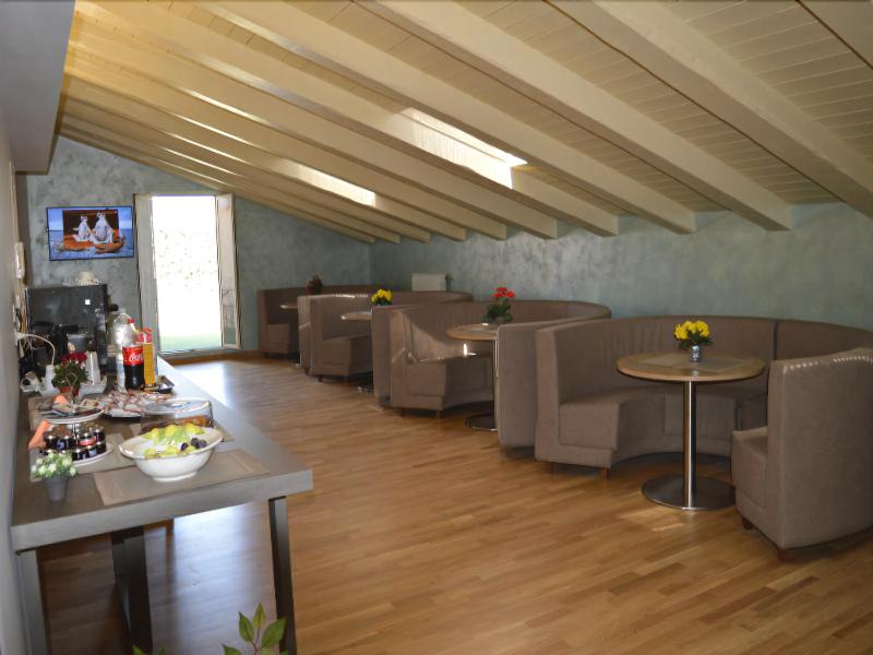 B&B Jolie Center image