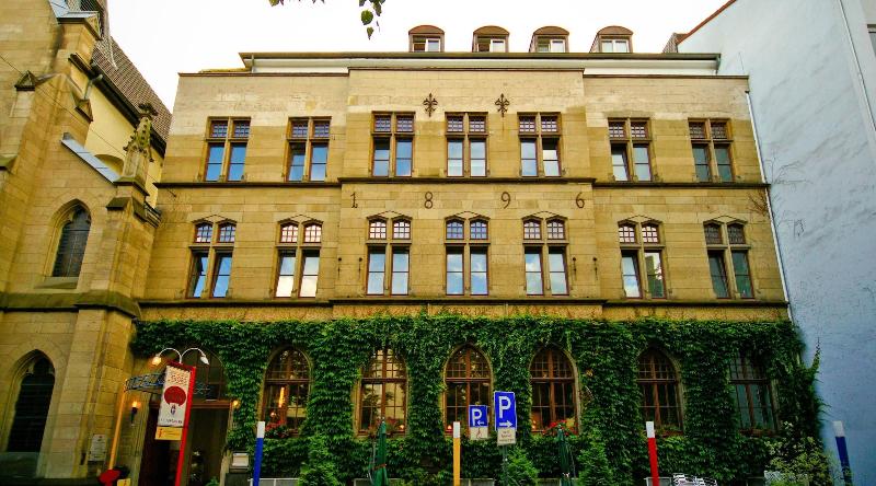 Tagungs- und Gästehaus St. Georg — exterior view